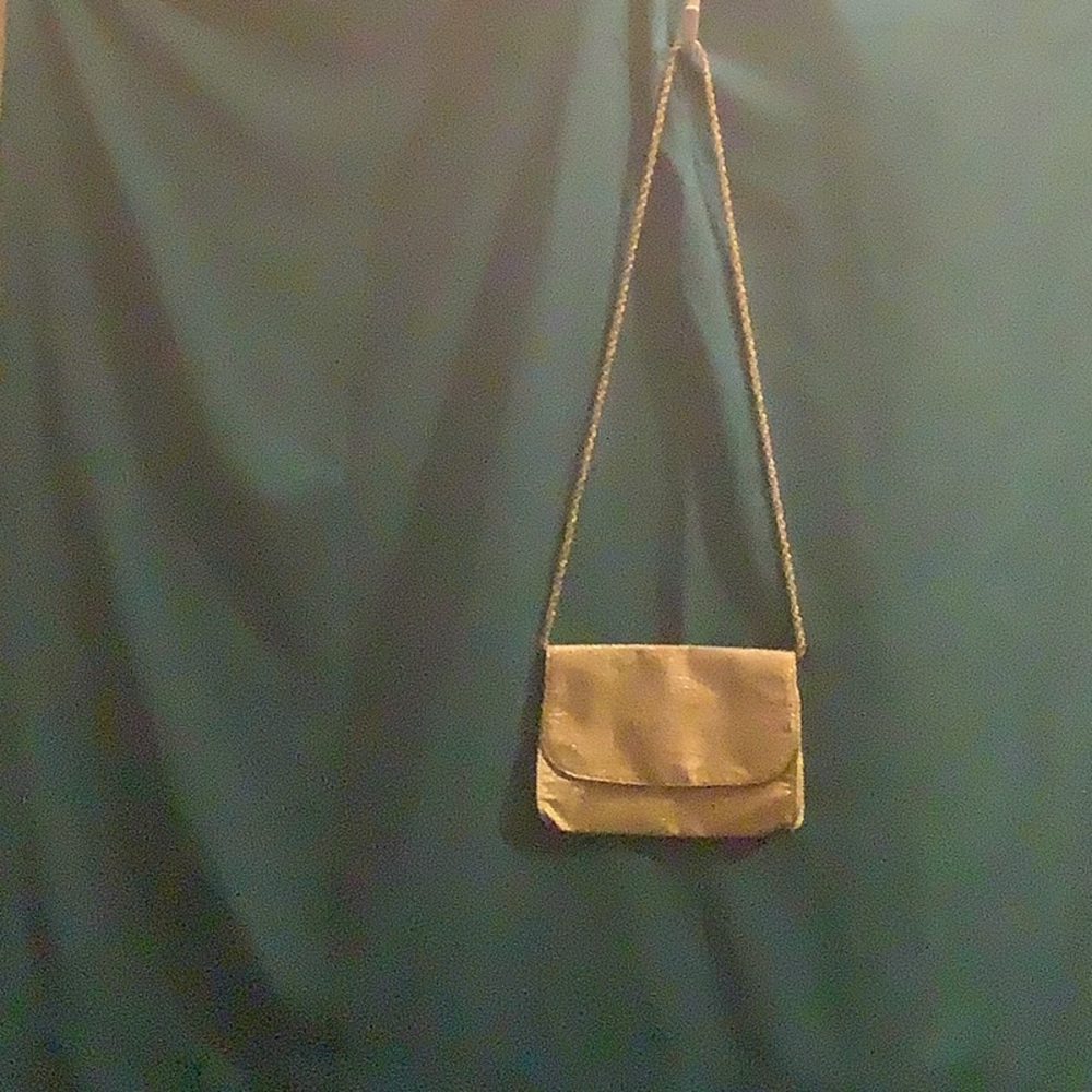 Elegant Gold Crossbody Bag with Flap Design